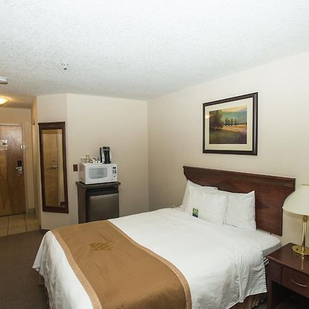 Lakeview Inns & Suites - Chetwynd Buitenkant foto