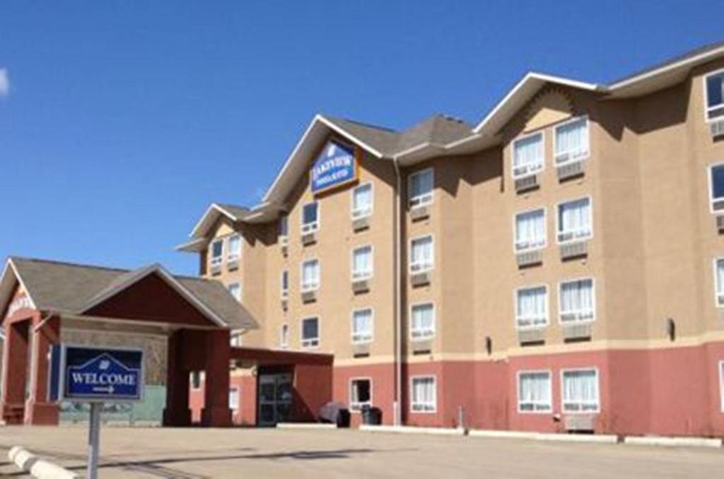 Lakeview Inns & Suites - Chetwynd Buitenkant foto