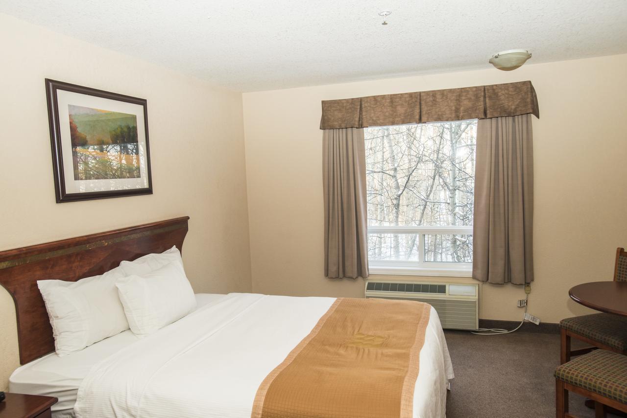 Lakeview Inns & Suites - Chetwynd Buitenkant foto