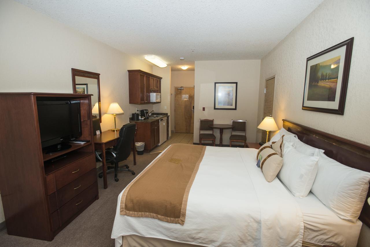 Lakeview Inns & Suites - Chetwynd Buitenkant foto