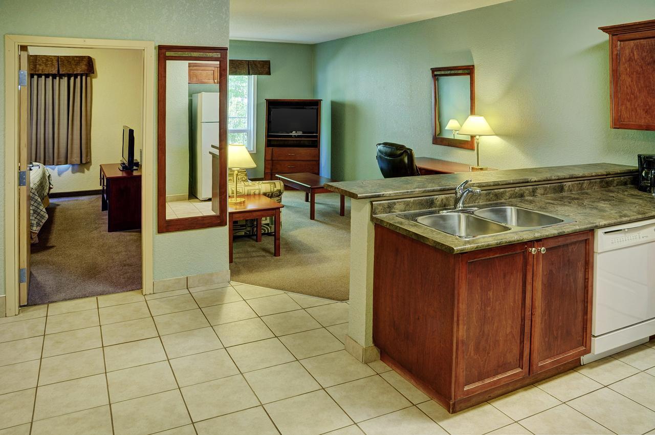 Lakeview Inns & Suites - Chetwynd Buitenkant foto