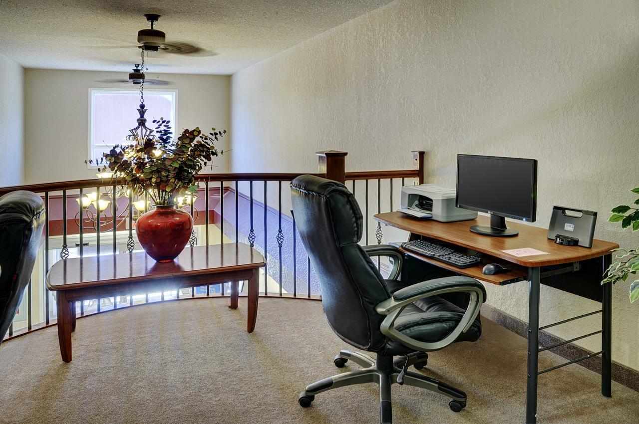 Lakeview Inns & Suites - Chetwynd Buitenkant foto