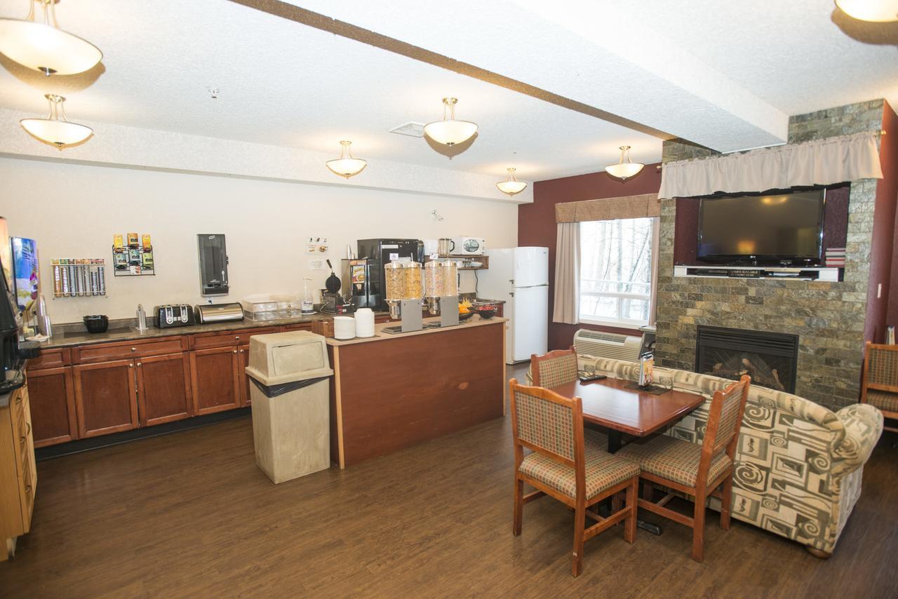 Lakeview Inns & Suites - Chetwynd Buitenkant foto