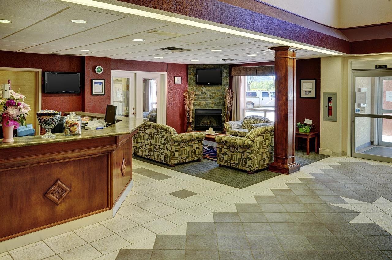 Lakeview Inns & Suites - Chetwynd Buitenkant foto