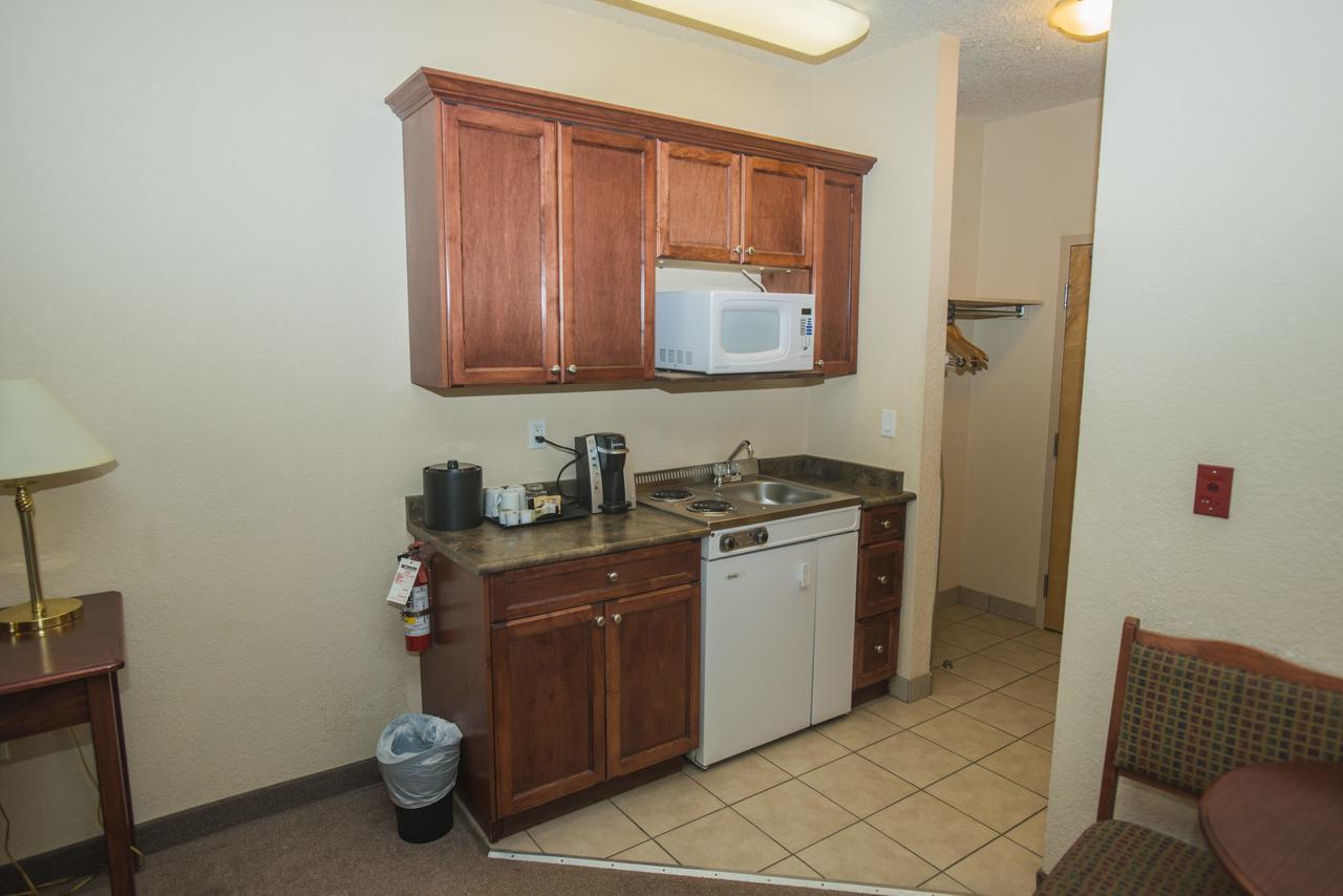 Lakeview Inns & Suites - Chetwynd Buitenkant foto