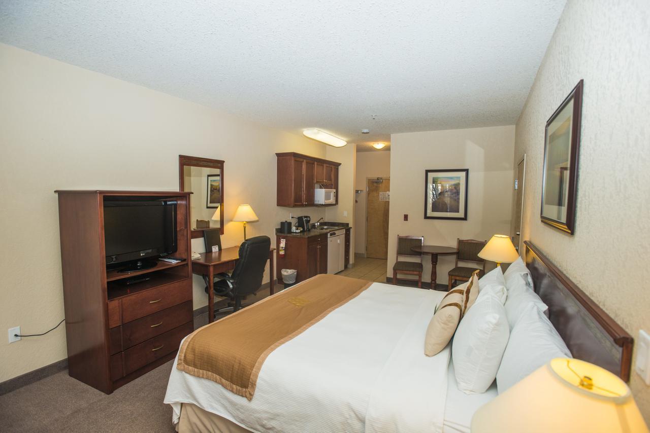 Lakeview Inns & Suites - Chetwynd Buitenkant foto