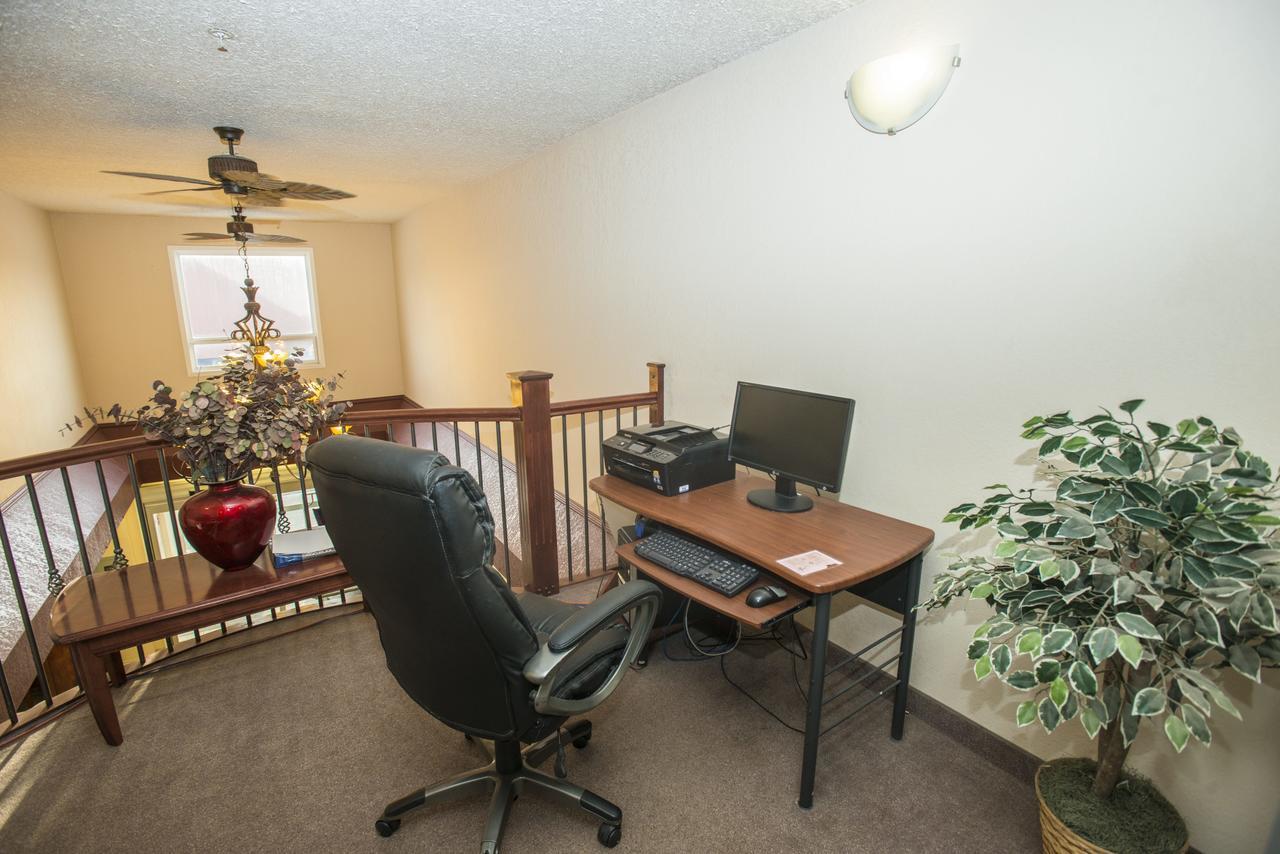Lakeview Inns & Suites - Chetwynd Buitenkant foto