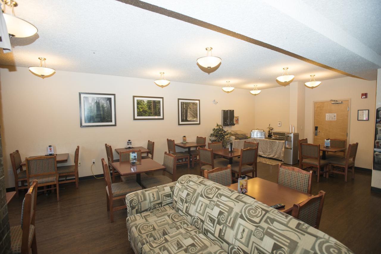 Lakeview Inns & Suites - Chetwynd Buitenkant foto
