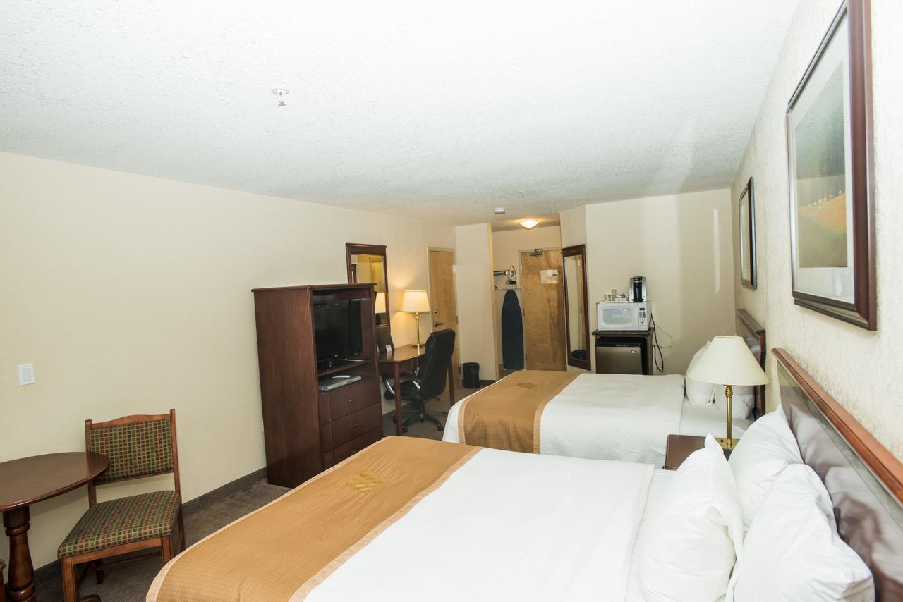 Lakeview Inns & Suites - Chetwynd Buitenkant foto
