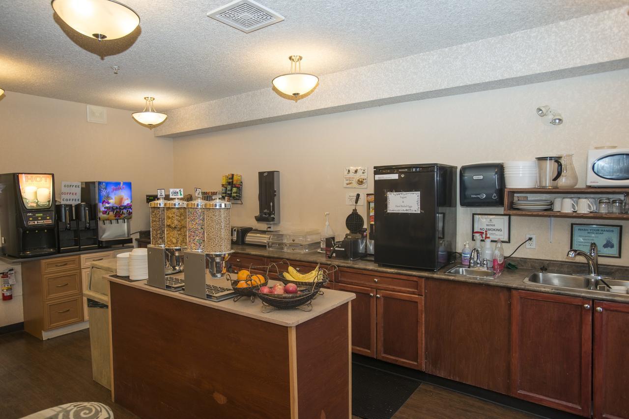 Lakeview Inns & Suites - Chetwynd Buitenkant foto